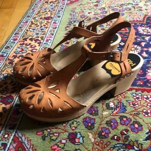 Swedish Hasbeens caramel toffel shoes- size 8 US/size 38